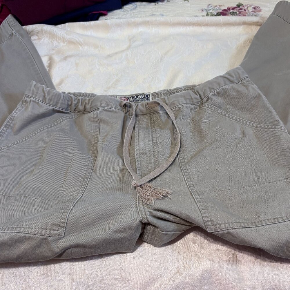 Draw string pants, cotton, big pockets, loose fitting and very comfortable.